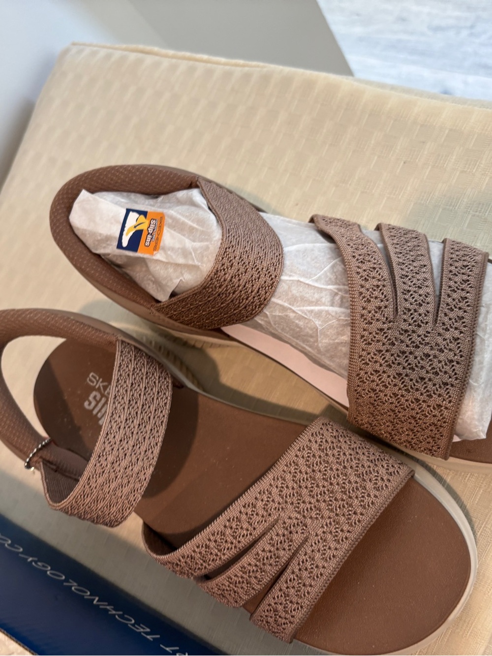 NWT Skechers Women's Brown Comfort Sandals with Elastic Straps 8W - Picture 2 of 5